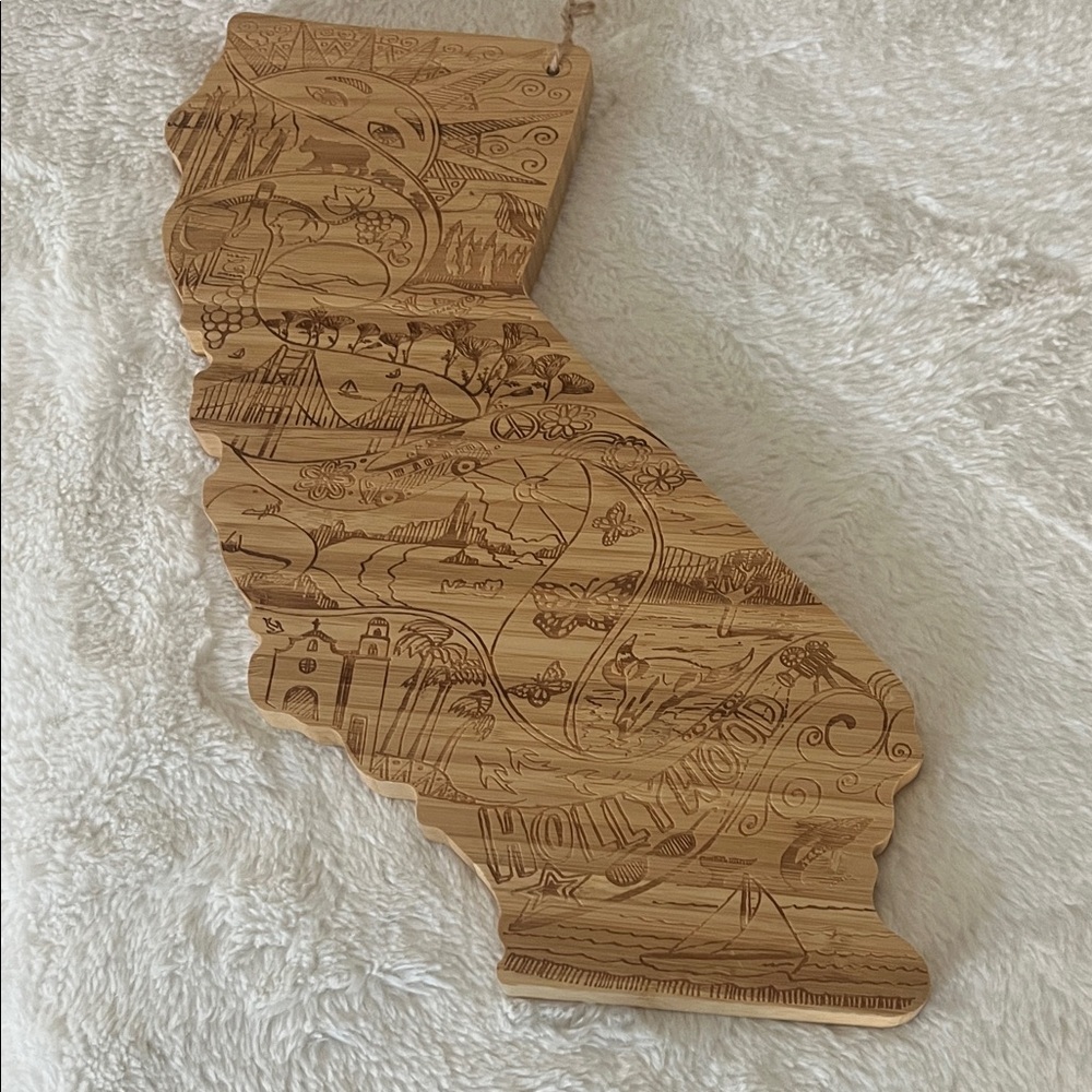 CUTTING
& SERVING
BOARD
Hand wash only with warm water and mild detergent